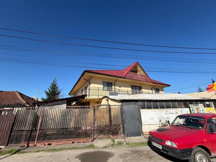 Casă individuală cu 16 camere cu Garaj în Spătaru