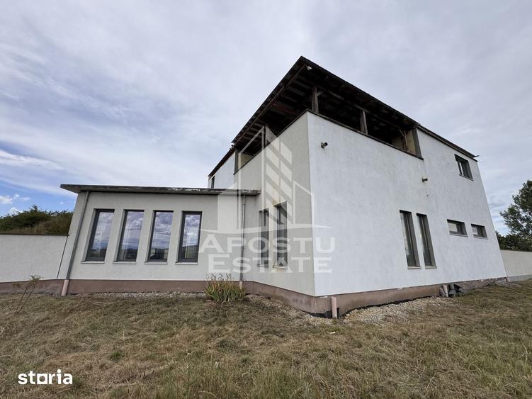 Casă cu 7 camere cu Teren 1080 Mp în Peștișu Mare