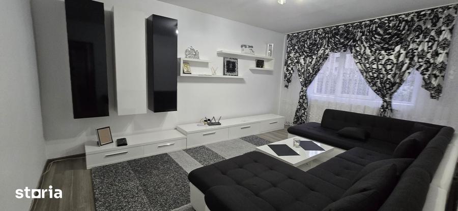 Apartament cu 3 camere decomandat în Micro 3