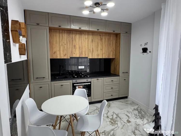Apartament cu 2 camere semidecomandat, mobilat în Păcii