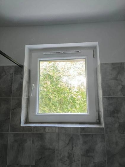 Apartament cu 3 camere semidecomandat în Berceni