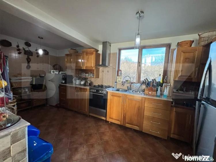 Casă cu 5 camere cu Teren 2300 Mp în Aninoasa