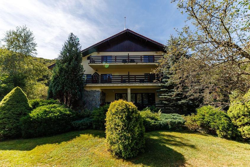 Hotel/Pensiune, de 600 mp, în Poiana Mărului