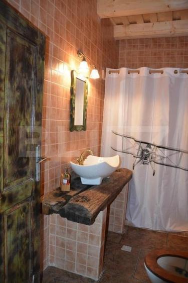 Casă individuală cu 6 camere cu Canalizare în Buru