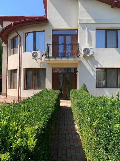 Casă individuală cu 5 camere cu Teren 500 Mp în Costi