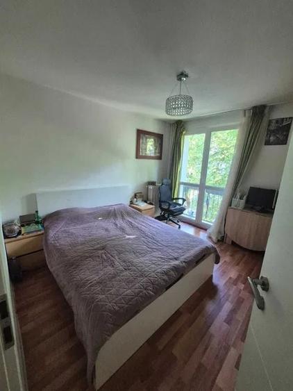 Apartament cu 4 camere semidecomandat, mobilat în Titan