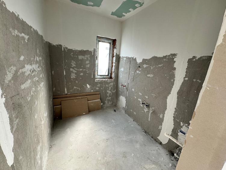 Duplex cu 4 camere cu Canalizare în Sud