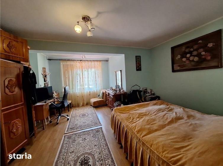 Casă cu 6 camere cu Teren 200 Mp în Ultracentral