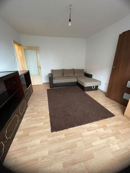 Apartament cu 2 camere semidecomandat, mobilat în Central