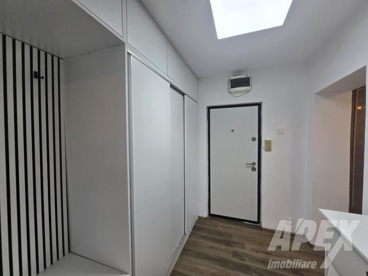 Apartament cu 2 camere semidecomandat, mobilat în Decebal