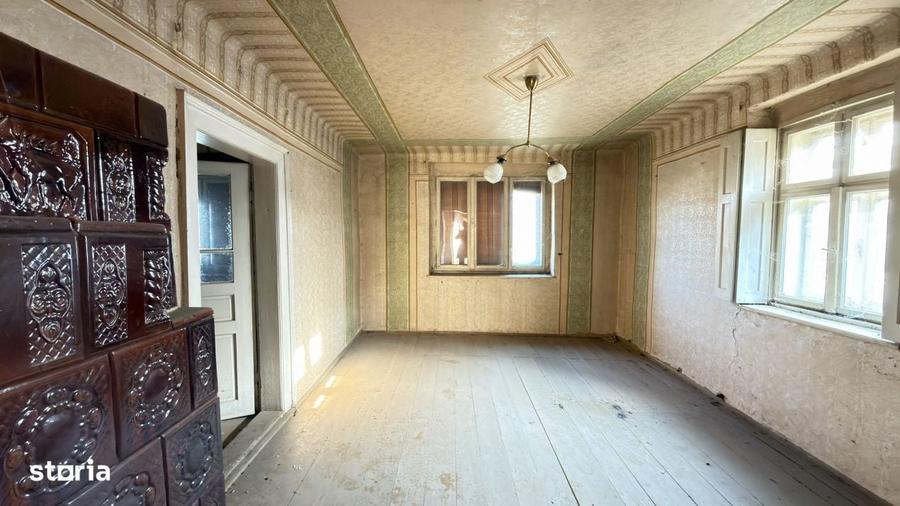 Casă cu 4 camere semidecomandat în Tiream