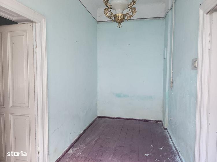 Casă cu 3 camere în Central