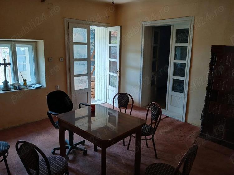 Casă cu 6 camere în Ciclova Română