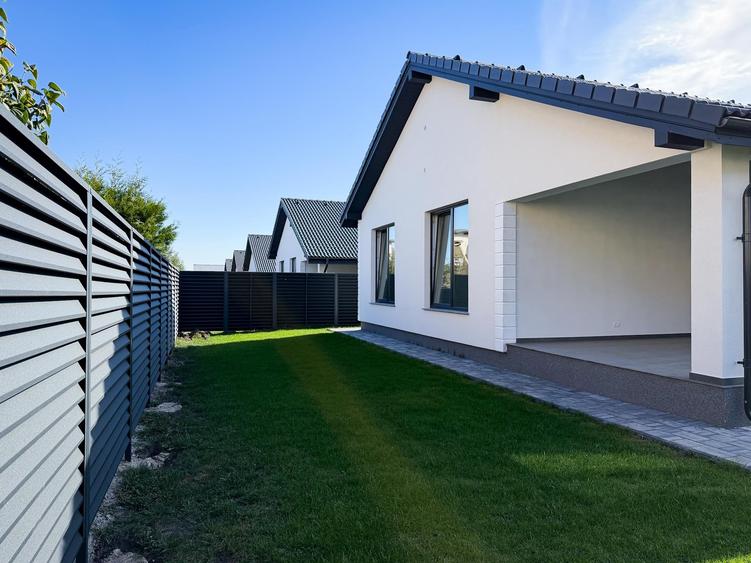 Casă individuală cu 4 camere cu Canalizare în Sânpetru
