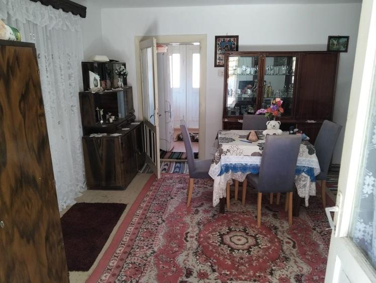 Casă cu 2 camere în Petrindu