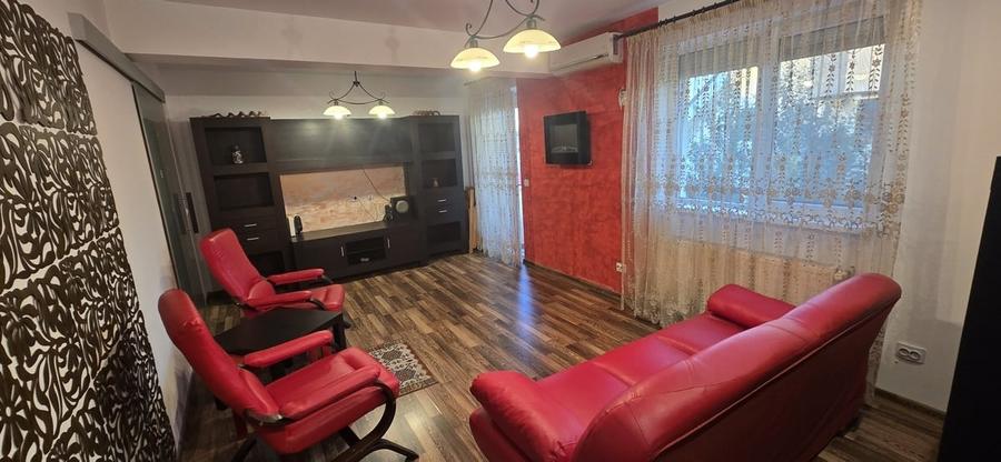 Apartament cu 3 camere decomandat în Central