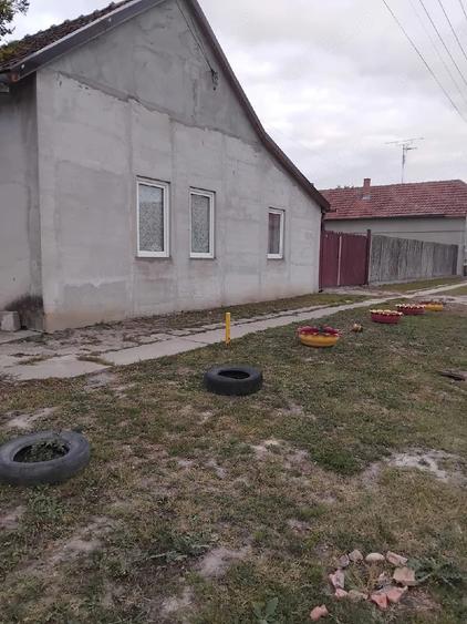 Casă cu 3 camere cu Teren 400 Mp în Est