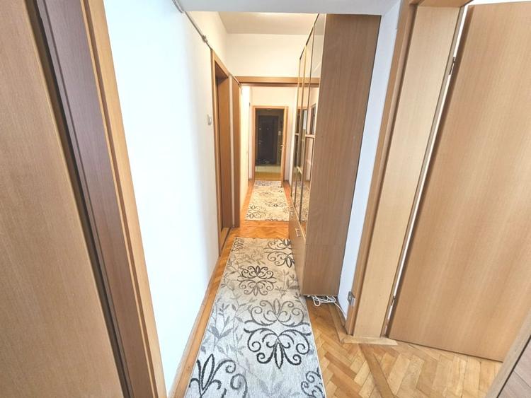 Apartament cu 3 camere decomandat, mobilat în Centrul Civic