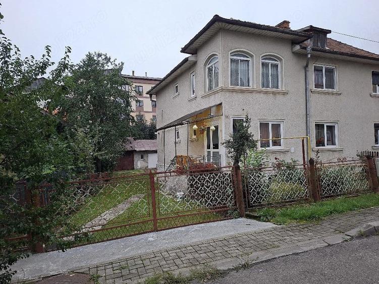 Casă cu 5 camere cu Teren 720 Mp în Câmpulung Moldovenesc