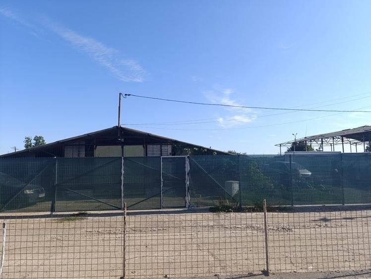 Vand sau inchiriez teren+hala 3200mp aproape de strada Focsani (Chercea)pret 155000 - 1