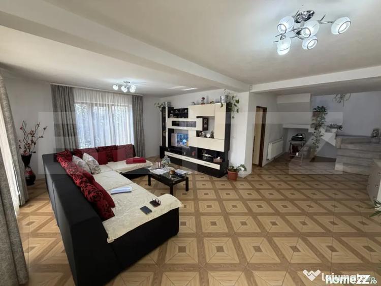 Casă cu 5 camere cu Teren 800 Mp în Surduc