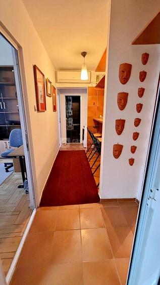 Apartament cu 3 camere decomandat, mobilat în Central