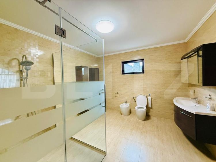Casă individuală cu 9 camere cu Canalizare în Găești
