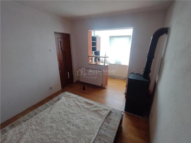 Apartament cu 2 camere nedecomandat, mobilat în Oravița