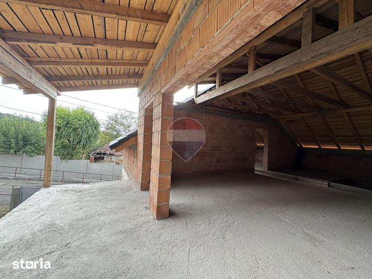 Casă cu 6 camere cu Teren 599 Mp în Vitrometan