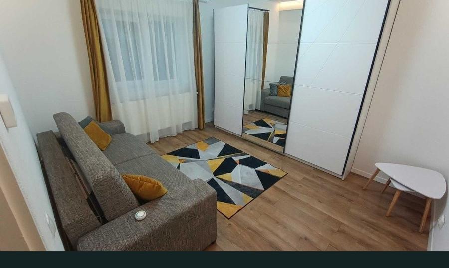 Garsonieră decomandată în Central