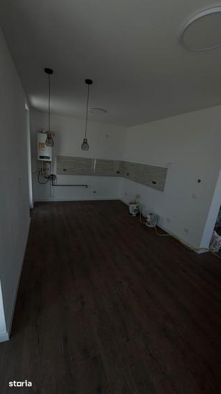 Casă cu 5 camere cu Teren 400 Mp în Tolstoi