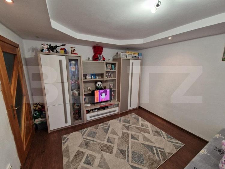 Apartament cu 3 camere decomandat, mobilat în Ampoi 2