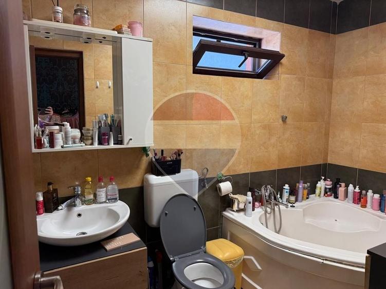 Duplex cu 7 camere cu Teren 235 Mp în Central