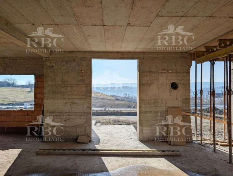 Casă individuală cu 4 camere cu Canalizare în Dâmbul Rotund