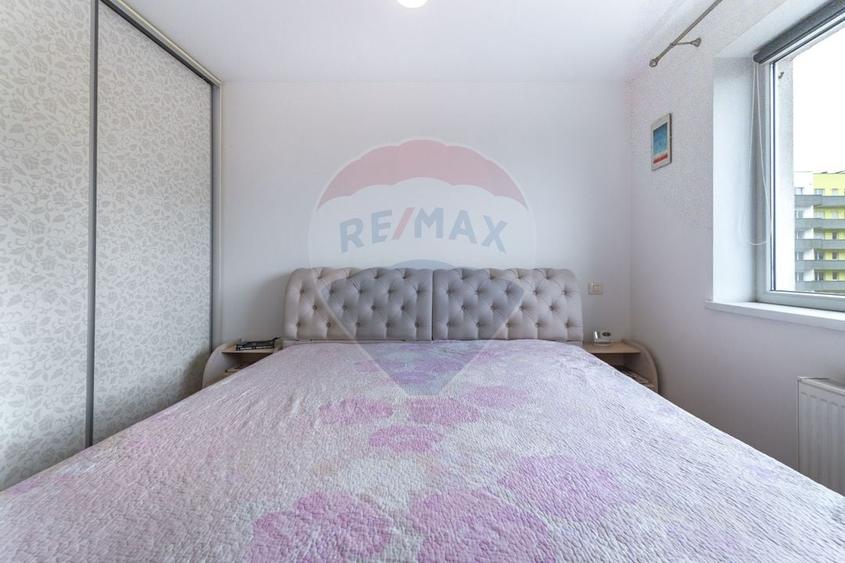 Apartament cu 3 camere decomandat, mobilat în Tractorul