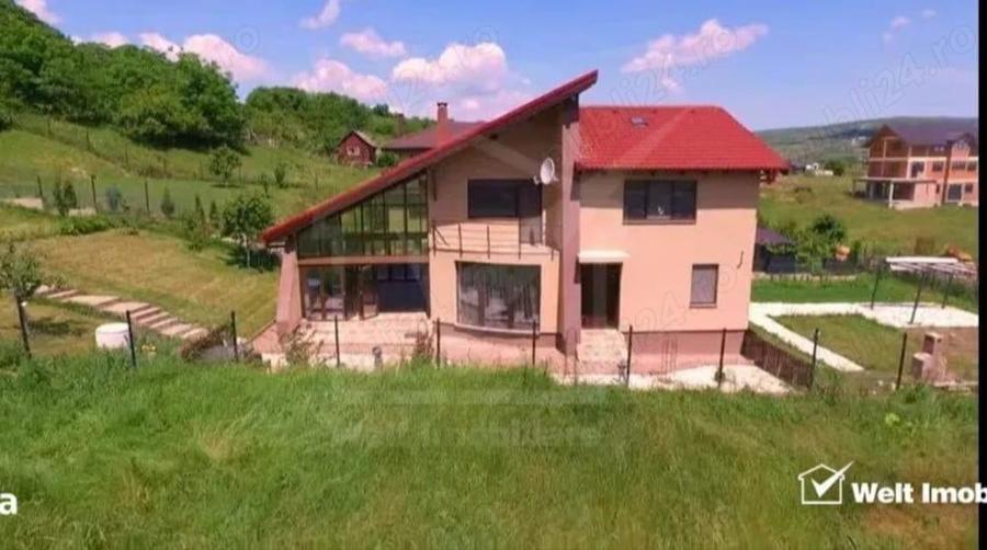 Casă cu 5 camere cu Teren 2500 Mp în Iris