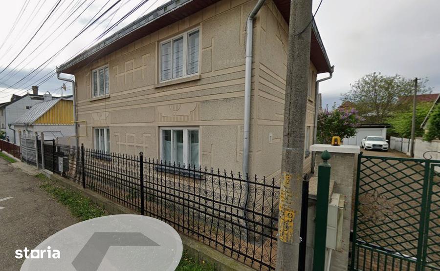Casă cu 8 camere cu Teren 400 Mp în Central