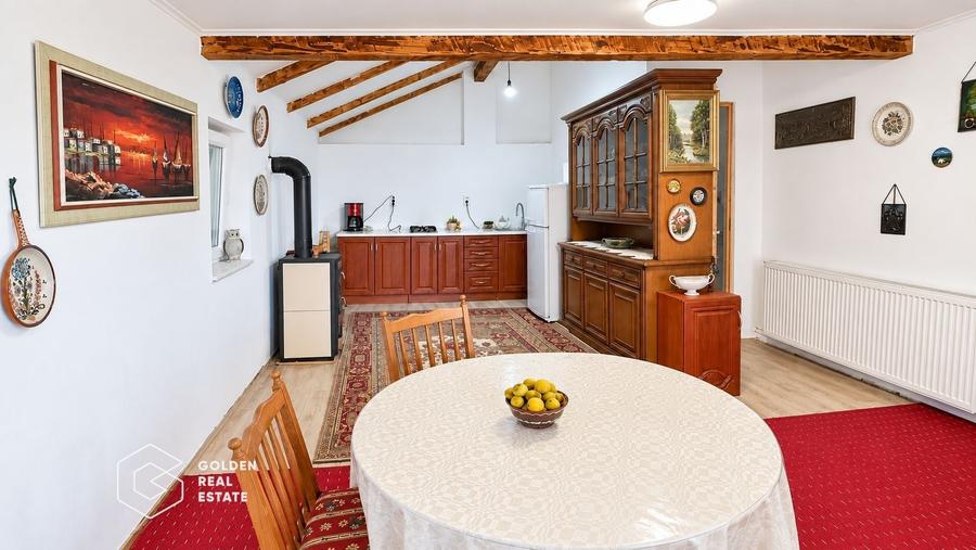 Casă individuală cu 7 camere cu Canalizare în Mâsca