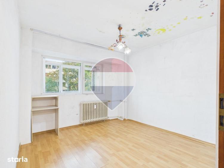 Apartament cu 3 camere semidecomandat în Crângași