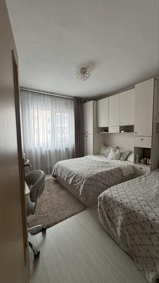 Apartament cu 3 camere semidecomandat în Central