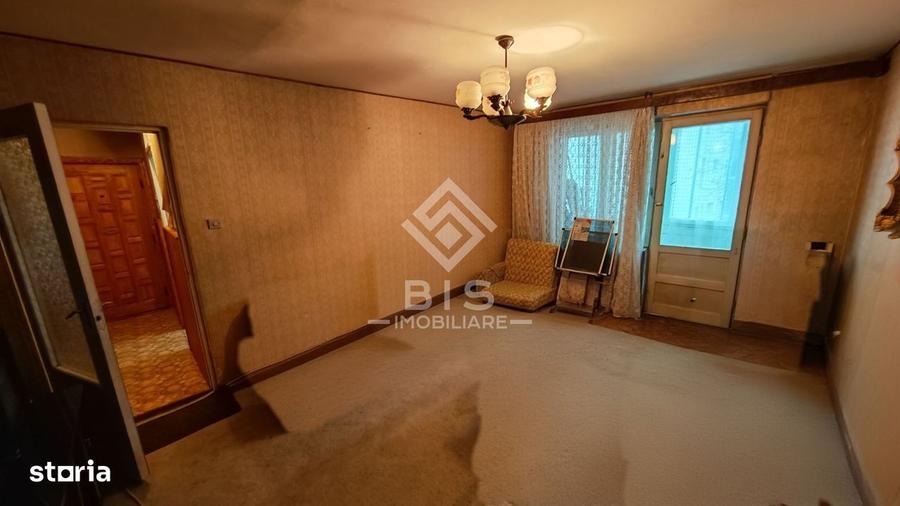 Apartament cu 4 camere decomandat în Central