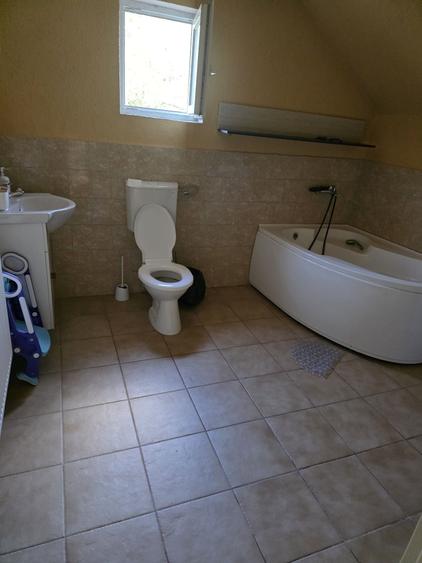 Casă cu 4 camere cu Teren 400 Mp în Utvin