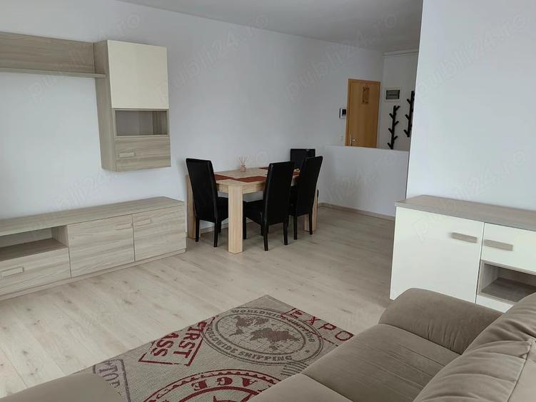 Apartament cu 2 camere decomandat în Tractorul