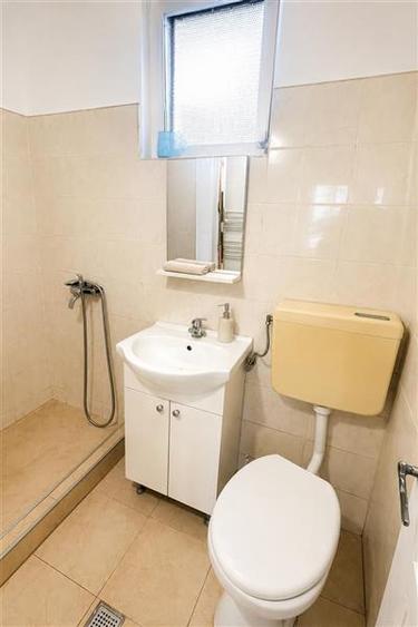 Apartament cu 3 camere decomandat, mobilat în Unirii