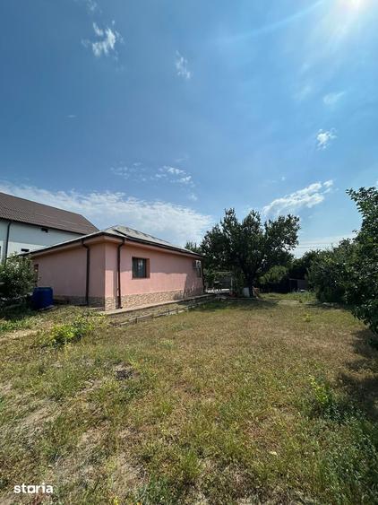 Casă cu 4 camere cu Teren 1500 Mp în Smârdan