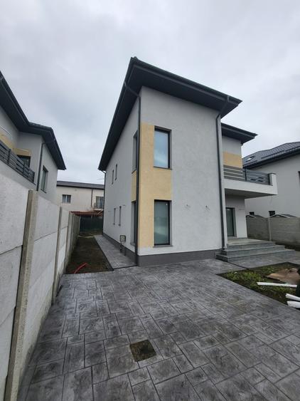 Casă individuală cu 5 camere cu Teren 373 Mp în Tunari