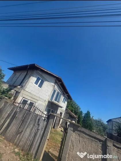 Casă cu 3 camere cu Teren 1080 Mp în Blejești