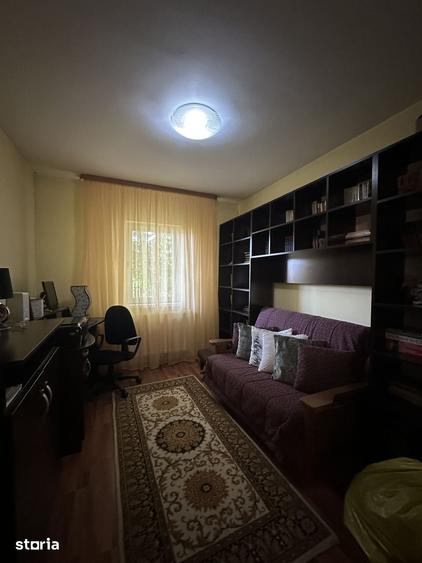 Casă cu 6 camere cu Teren 2250 Mp în Fulga