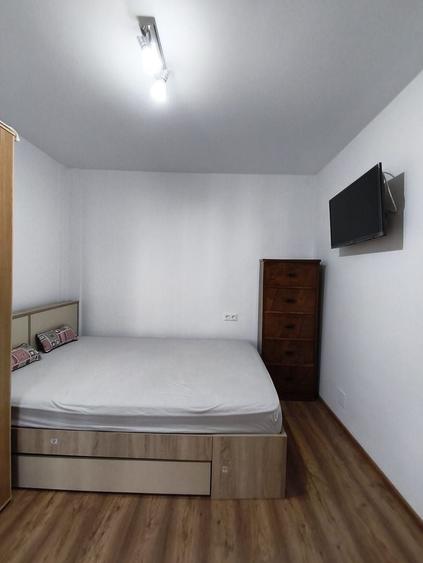 Apartament cu 2 camere semidecomandat, mobilat în Soarelui