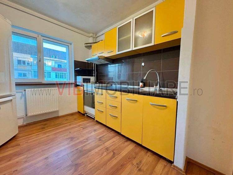 Apartament cu 3 camere decomandat în P-ța Gorjului